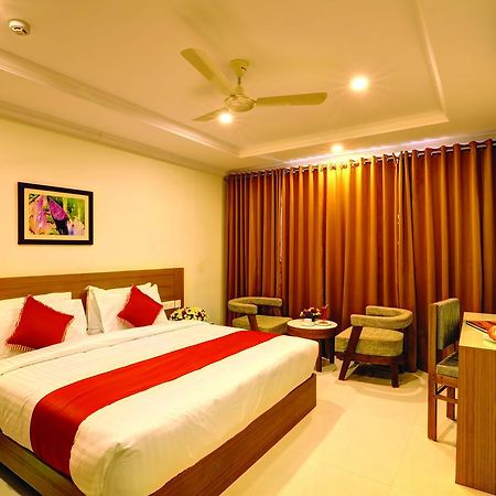 Hotel Floral Park Kottayam Exterior photo
