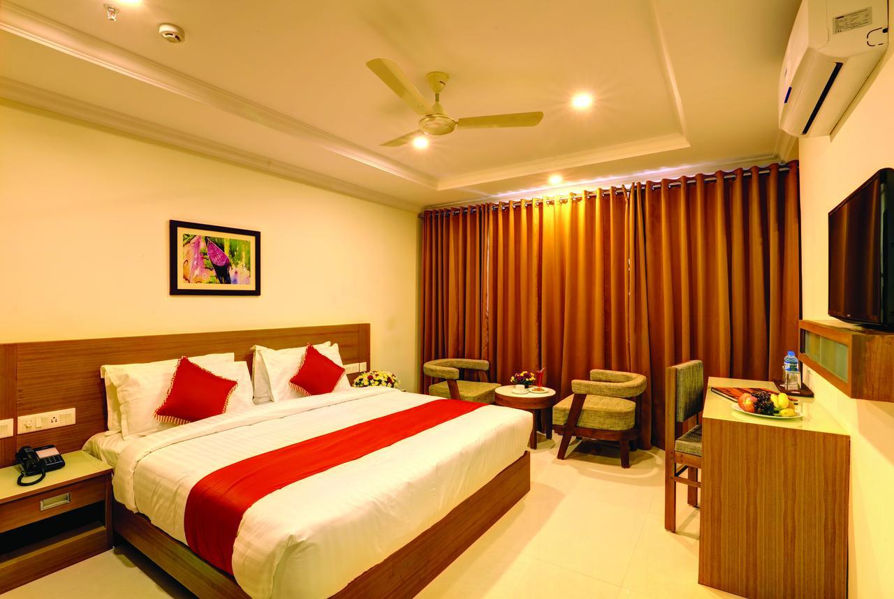 Hotel Floral Park Kottayam Exterior photo
